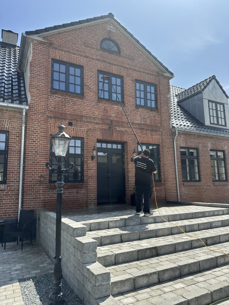 Kontakt KG Vinduespolering. Altid 100% uforpligtende tilbud